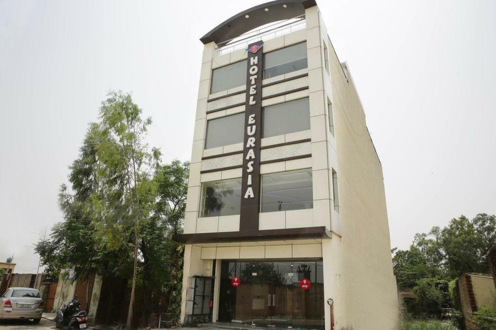 Hotel Eurasia Zirakpur Екстериор снимка