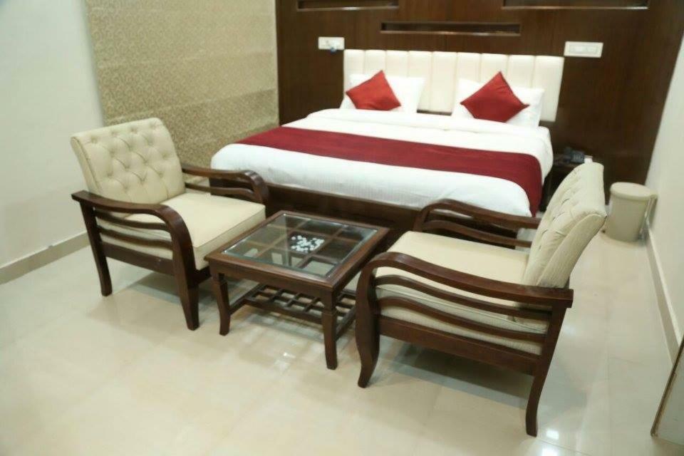 Hotel Eurasia Zirakpur Екстериор снимка